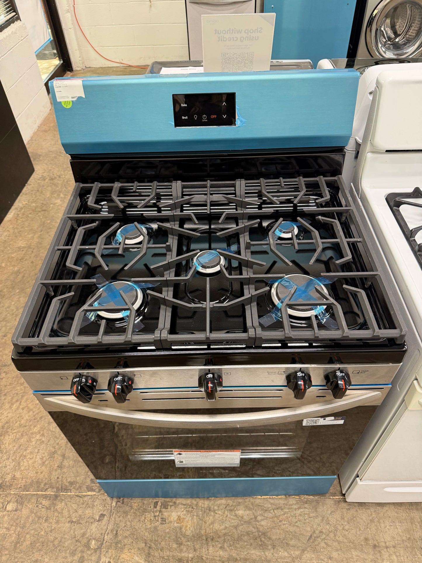 Frigidaire 30-in 5 Burners 5.1-cu ft Freestanding Gas Range in Stainless Steel-Model # FCRG3052BS