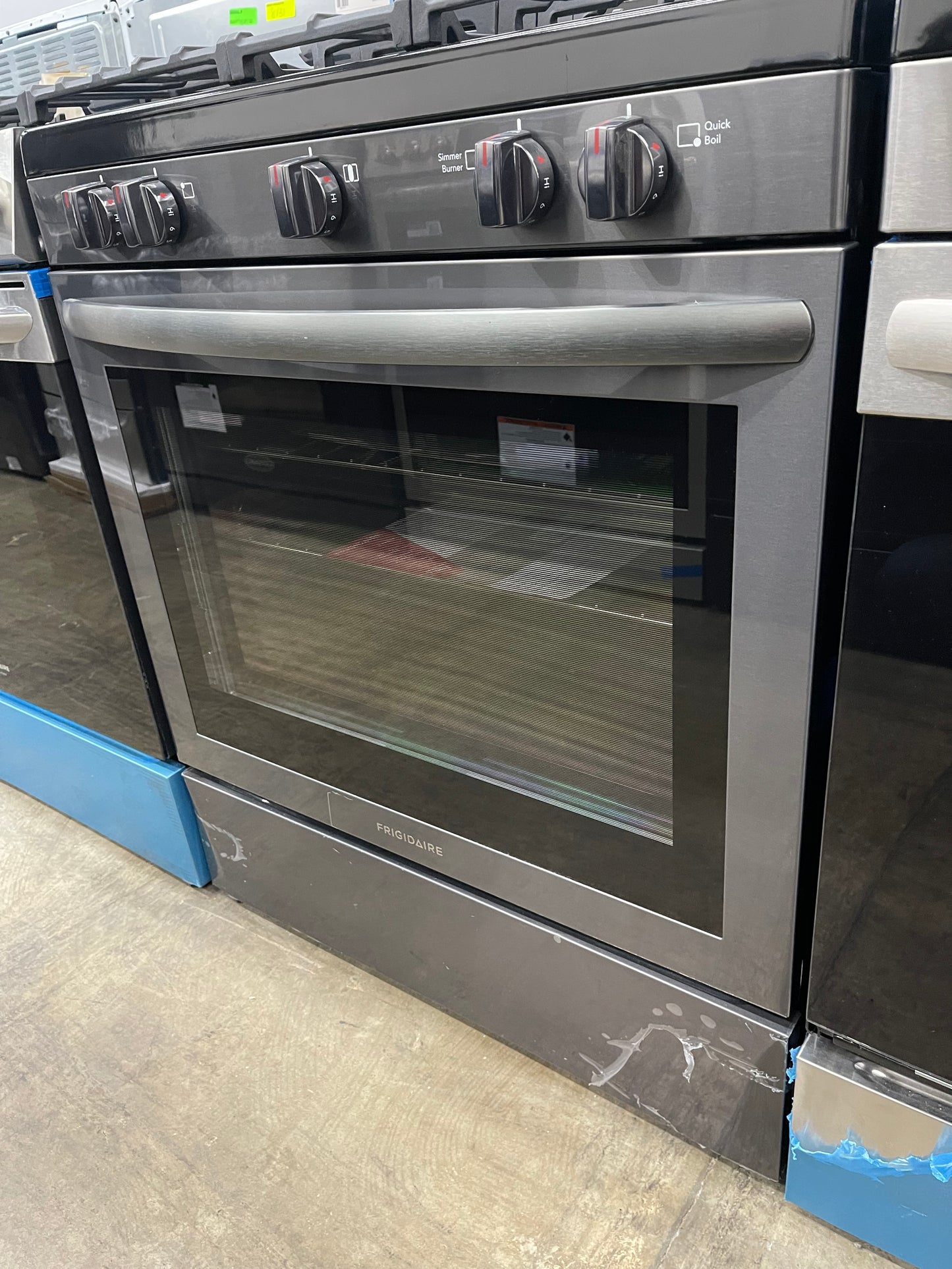 Frigidaire  FCRG3083AD
30 Inch Freestanding Gas Range with 5 Sealed Burners, 5.1 cu. ft. Convection Oven, Quick Boil Burner, Simmer Burner, Storage Drawer, Air Fry, and Self Clean: Black Stainless Steel