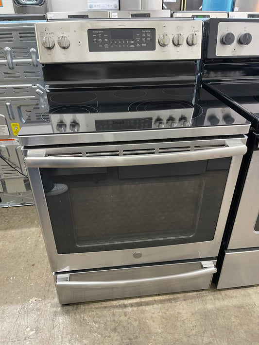 GE Profile  PB930SLSS
30 Inch Smart Electric Range with 5.3 Cu. Ft. Oven, Five Heating Elements, Temperature Probe, True European Convection, WiFi, 3600W Power Boil, Chef Connect, and Self Clean