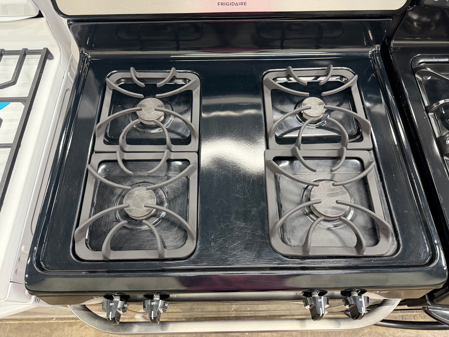 Frigidaire 30” Freestanding Gas Range – Model FFGF3053LSF