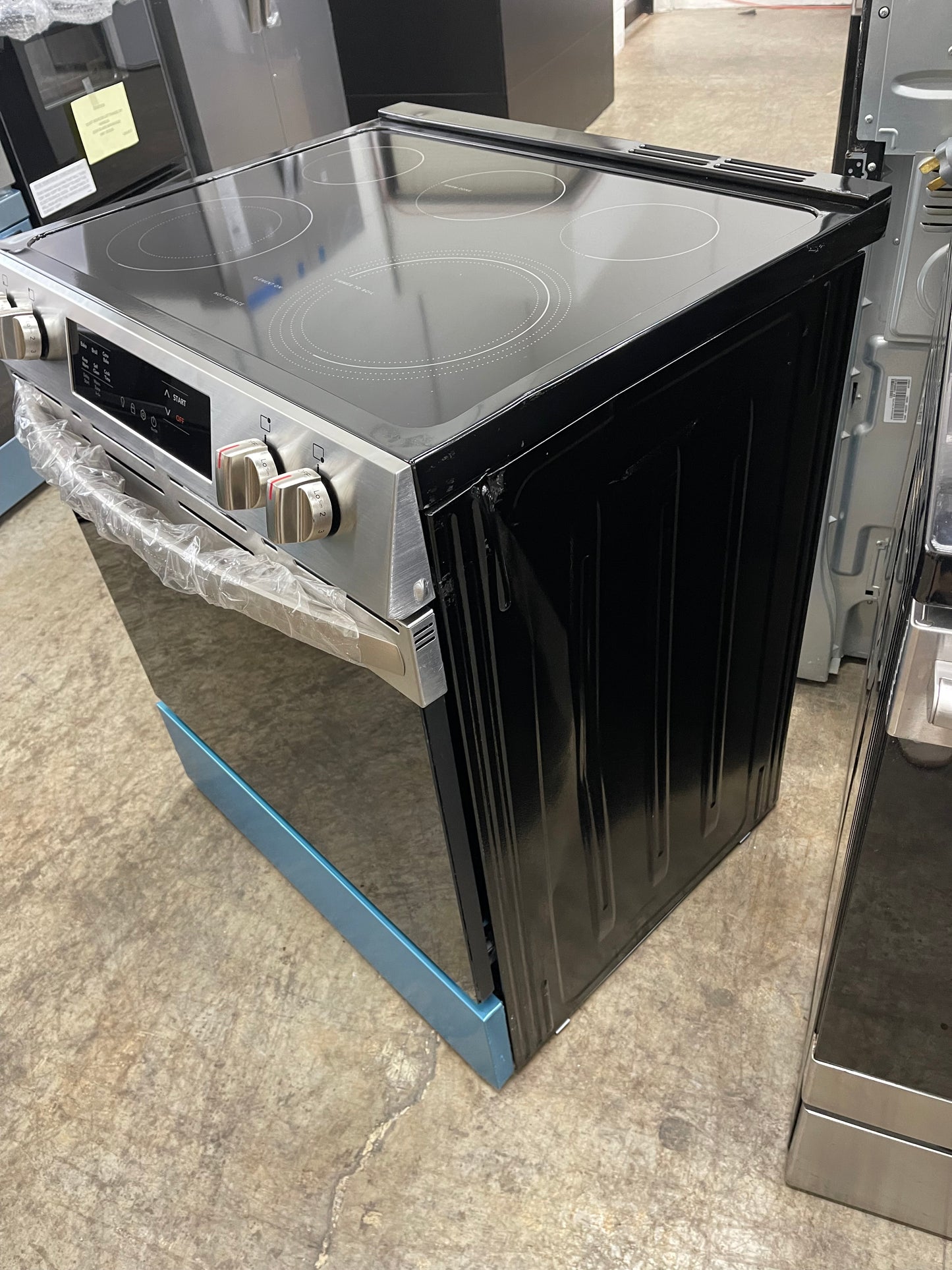 Frigidaire 30-in Glass Top 5 Burners 5.3 cu-ft Slide-In Electric Range in Stainless Steel-Model #FCFE3062AS