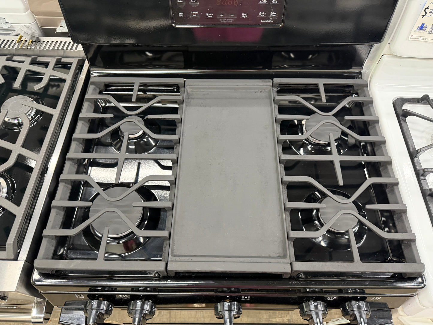 GE 30” Freestanding Gas Range – Model JGBS66DEK4BB