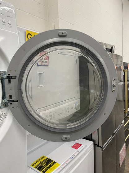 LG  WM2101HW
27 Inch Front-Load Washer with 4.0 cu. ft. And LG  DLE2101W
27 Inch Electric Dryer with 7.3 cu. ft.