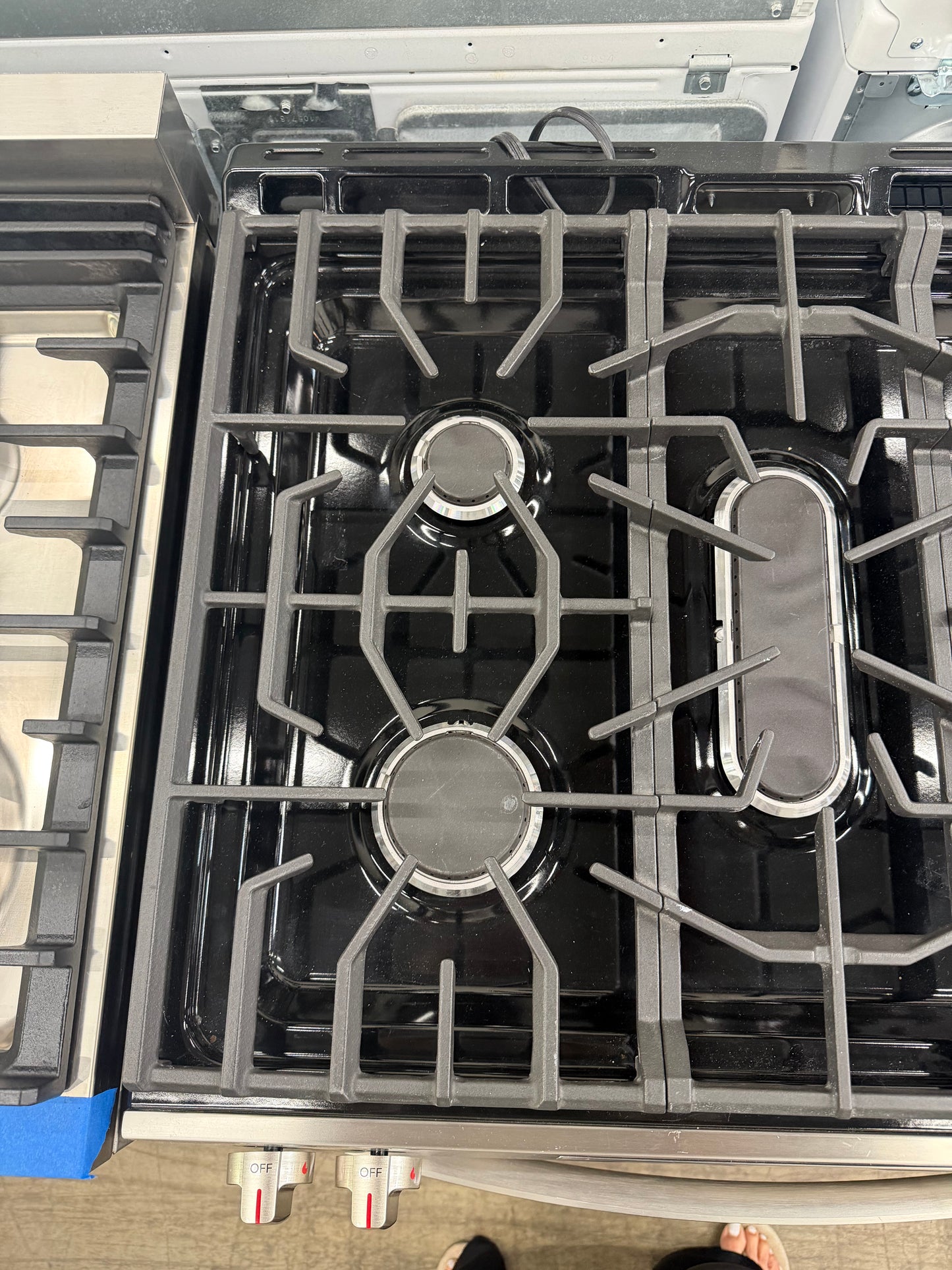Frigidaire - 5.1 Cu. Ft Freestanding Gas Range with Quick Boil - Stainless Steel
Model:FCFG3062AS