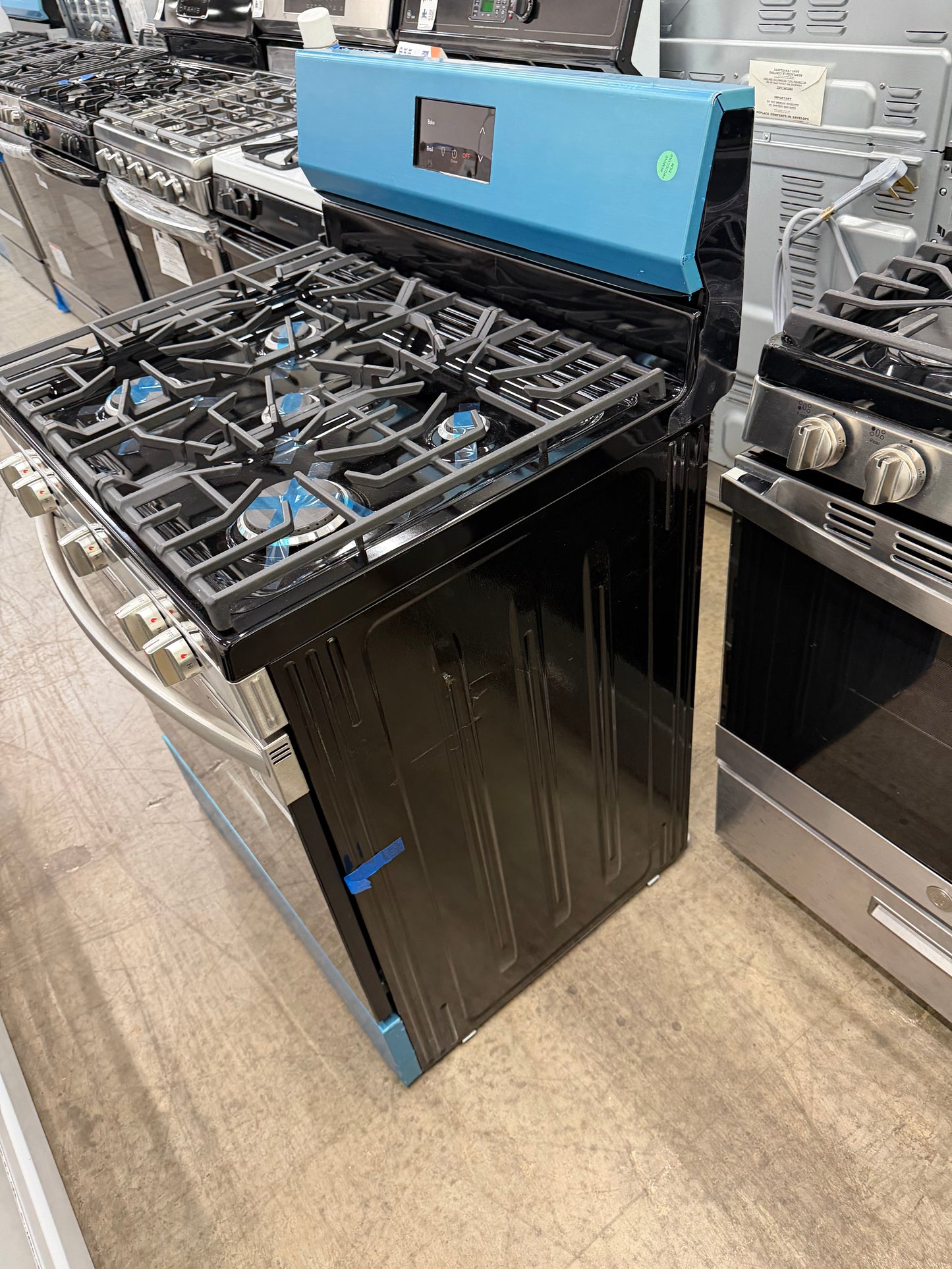 Frigidaire 30-in 5 Burners 5.1-cu ft Freestanding Gas Range in Stainless Steel-Model #FCRG3052BS