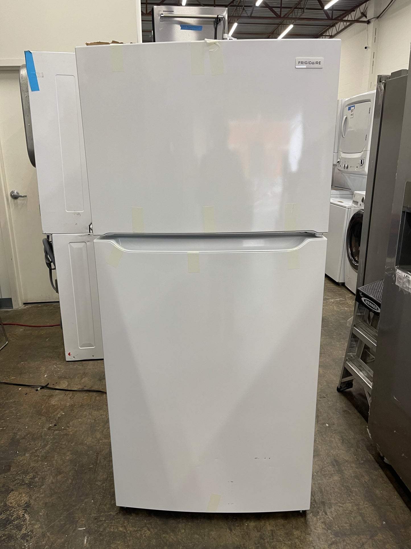 Frigidaire  FFTR1835VW
30 Inch Top Freezer Refrigerator with 18.3 Cu. Ft. Capacity, Adjustable Shelves, Humidity-Controlled Crispers, Half-width Deli Drawer, Gallon Door Bins, Auto-Close Doors, EvenTemp Cooling System, and ADA Compliant: White