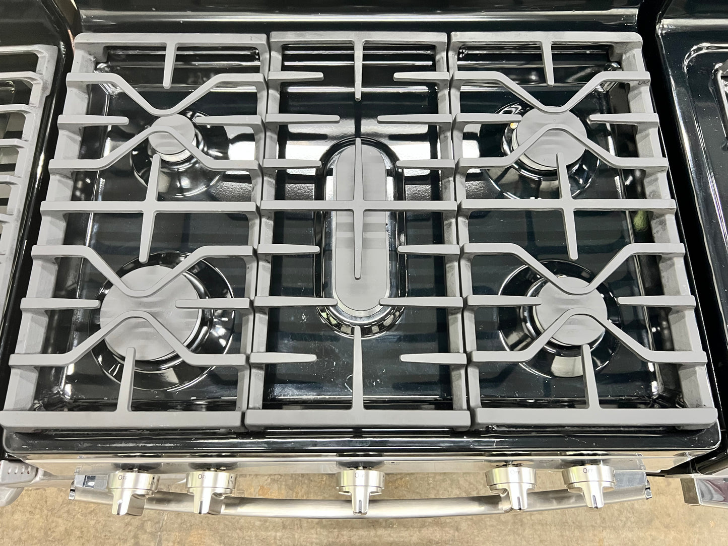 GE 30 in. 5.0-cu. ft. Freestanding Gas Range in Stainless Steel-Model #JGBS66REK3SS