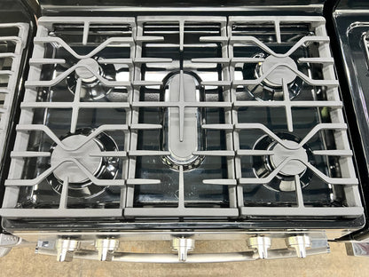 GE 30 in. 5.0-cu. ft. Freestanding Gas Range in Stainless Steel-Model #JGBS66REK3SS