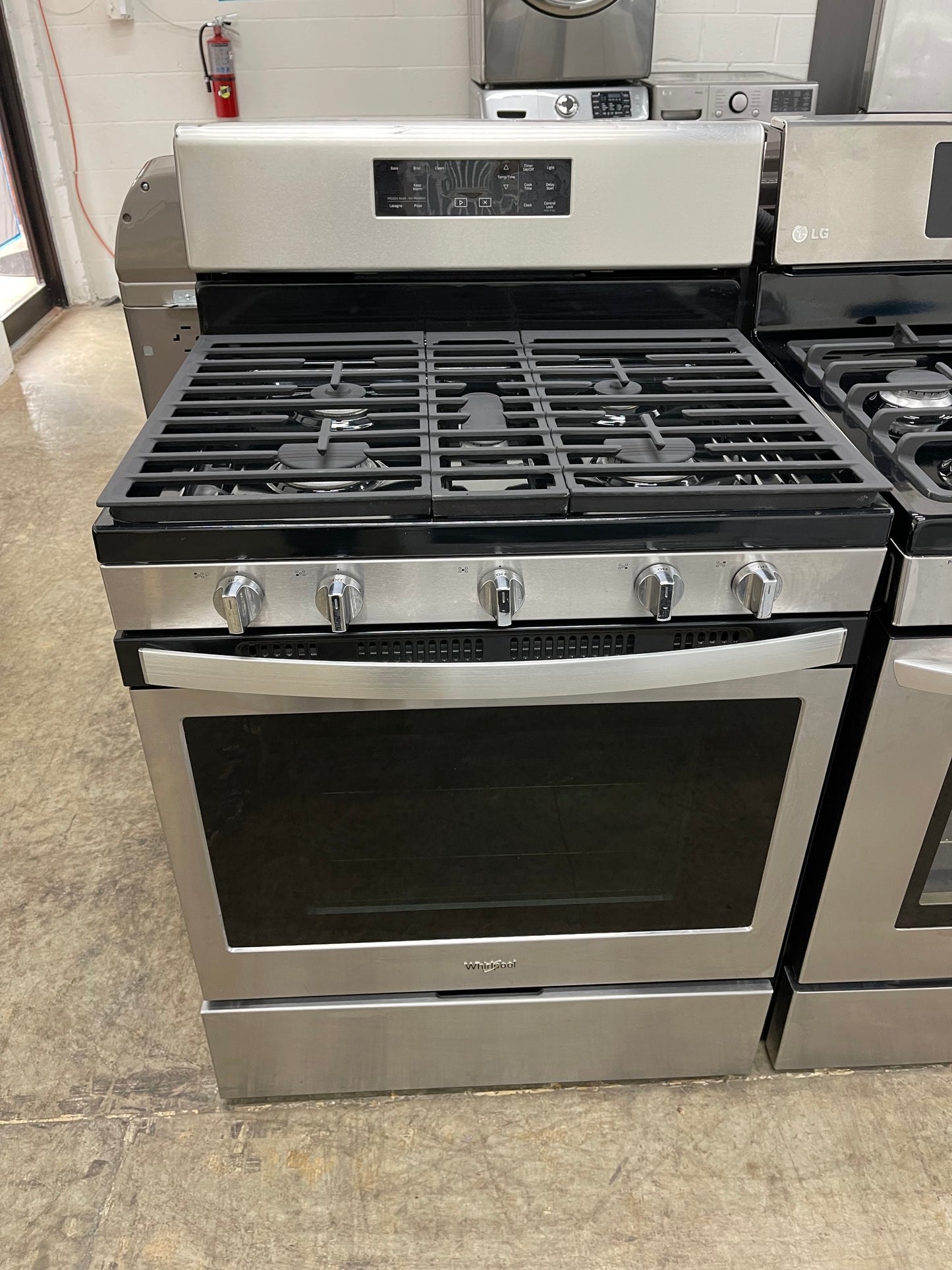 Whirlpool  WFG525S0HS
30 Inch Freestanding Gas Range with Frozen Bake Technology, SpeedHeat Burner, SpillGuard™ Cooktop, Center Oval Burner, Temperature Sensor, Closed Door Broiling, Control Lock and Self-Cleaning: Black-on-Stainless