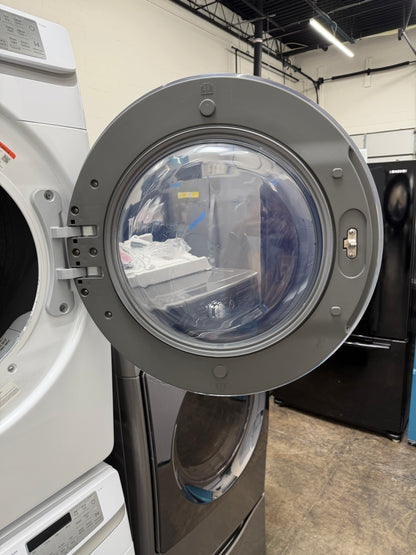 Samsung  WF45R6300AW
27 Inch Front Load Smart Washer with 4.5 Cu. Ft. And Samsung  DVE45R6300W
27 Inch Electric Smart Dryer with 7.5 cu. ft.