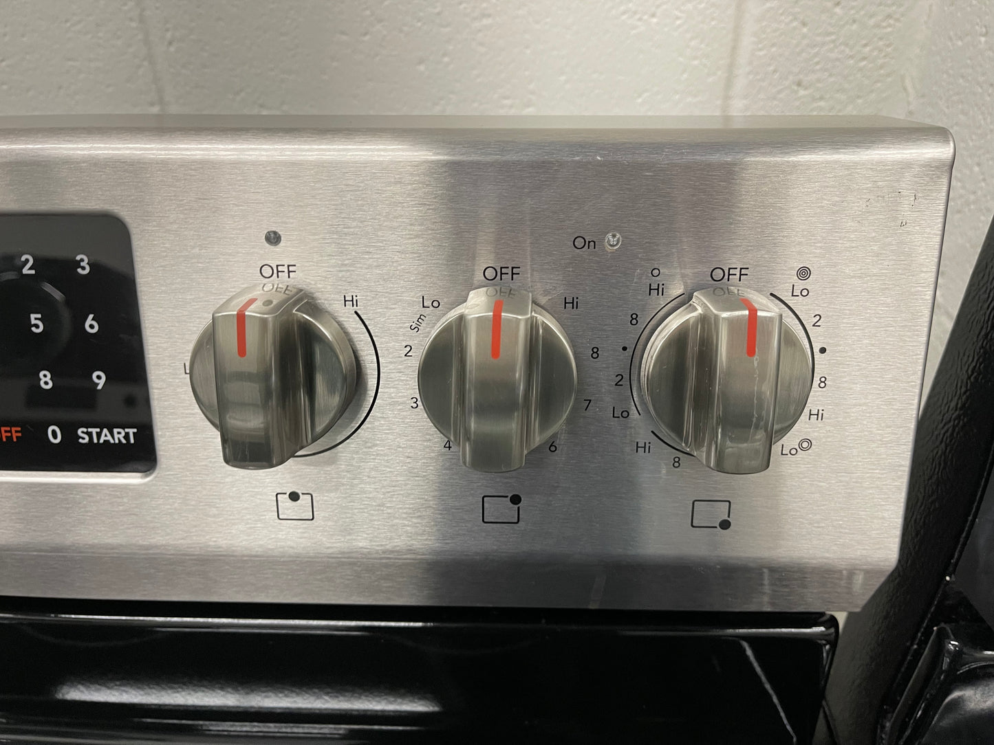 GCRE3060AF
Frigidaire Gallery 30'' Freestanding Electric Range with Air Fry