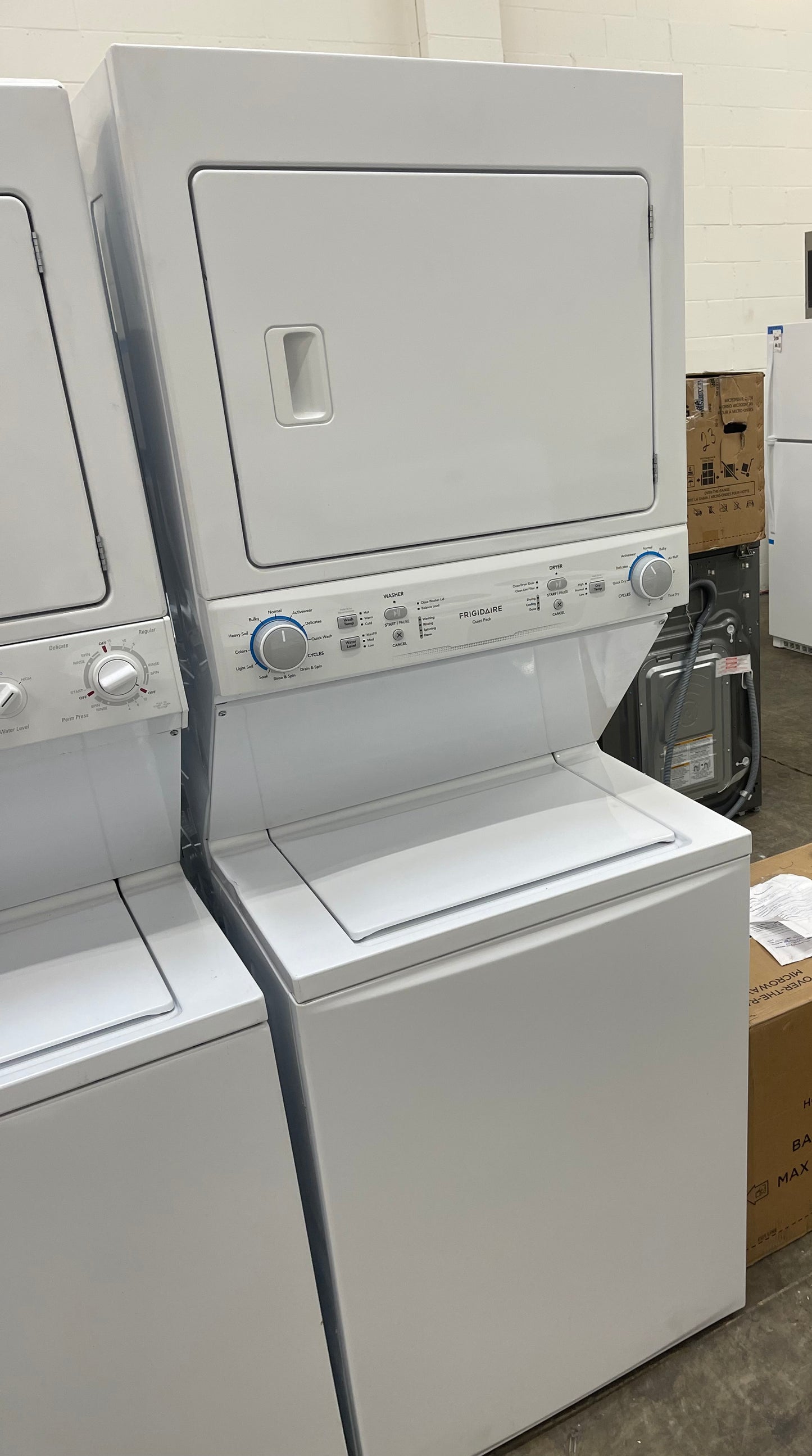 Frigidaire  FLCE7522AW
27 Inch Electric Laundry Center with 3.9 Cu. Ft. Washer Capacity, 10 Wash Cycles, 5.6 cu. ft. Dryer Capacity, 6 Dry Cycles, MaxFill Option, 4 Timed Dryer Cycles, and End-of-Cycle Signal