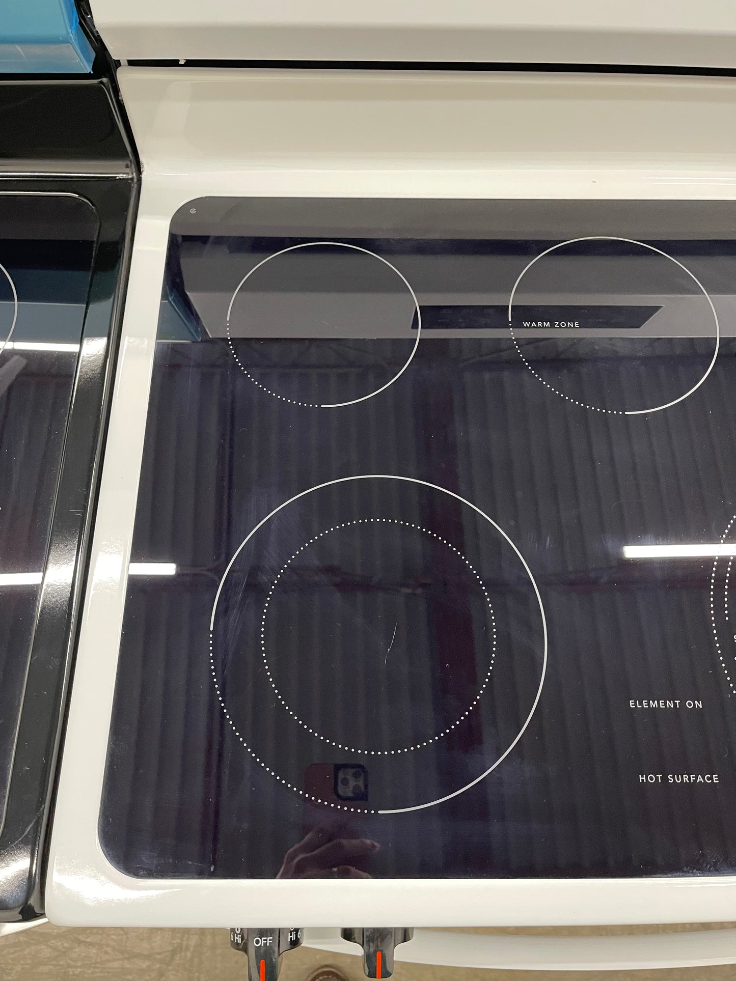 Frigidaire  FCRE3062AW
30 Inch Freestanding Electric Range with 5 Elements, 5.3 cu. ft. Capacity, EvenTemp Element, SpaceWise Element, Storage Drawer, and Steam Clean: White