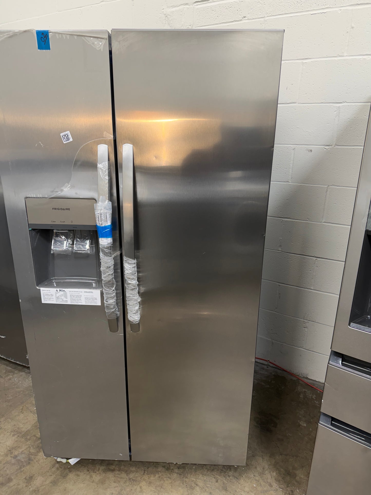 Frigidaire 25.6 Cu. Ft. Side by Side Refrigerator in Stainless Steel (02)