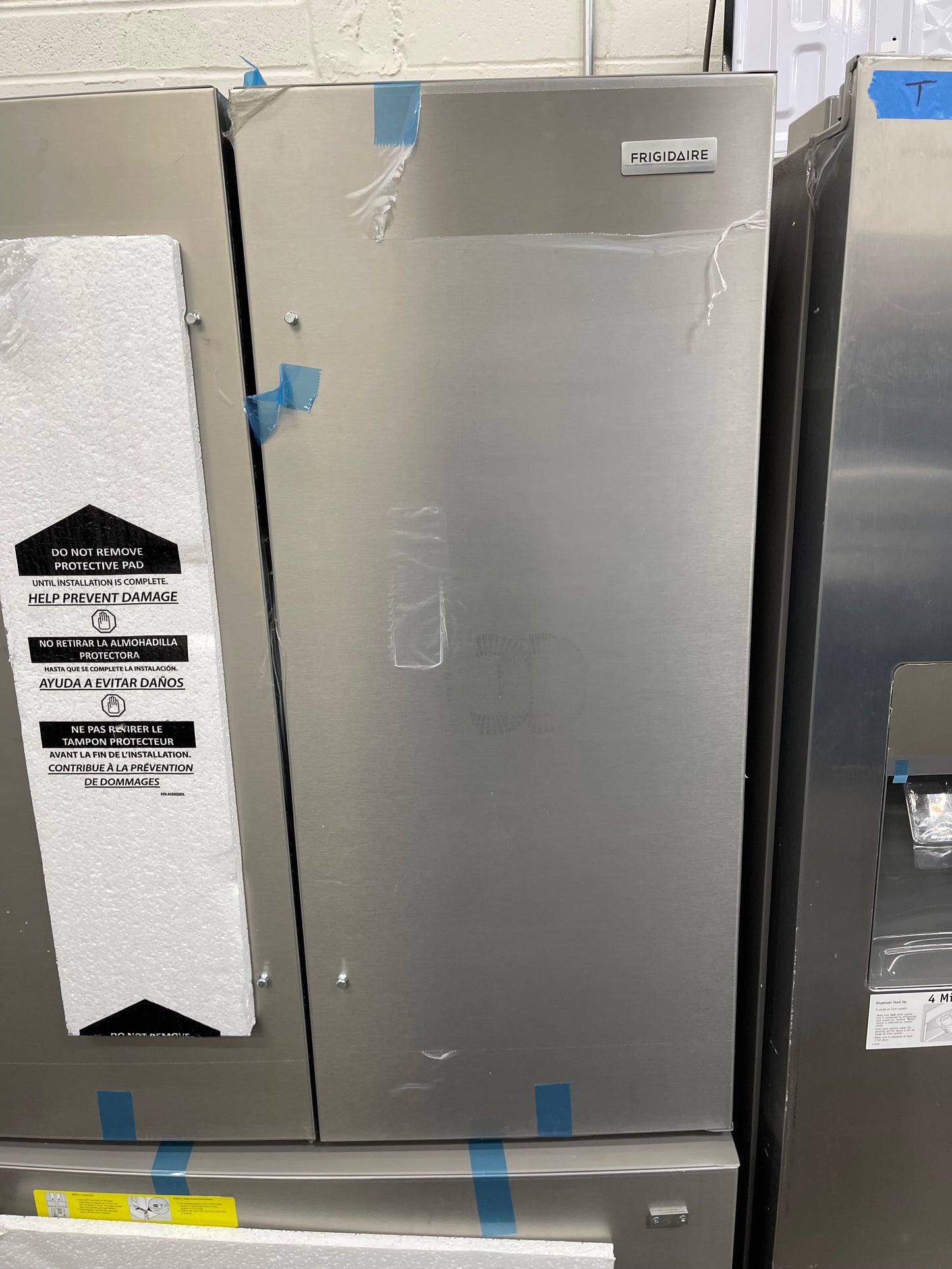 Frigidaire 28.8-cu ft 3-Door French Door Refrigerator With Ice Maker with Water Dispenser in Stainless Steel-Model #FRFN2813AF
