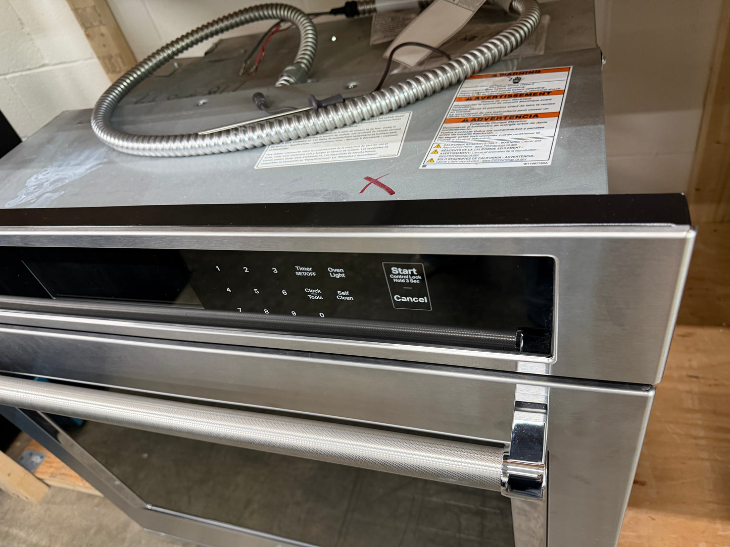 KitchenAid  KOES530PSS
30 Inch Single Electric Wall Oven with 5 Cu. Ft. Capacity, Air Fry Mode, Even-Heat True Convection, EasyConvect Conversion System, Even-Heat Preheat, Integrated Meat Thermometer, Self-Close Doors, Self-Cleaning Cycle, Sabbath Mod