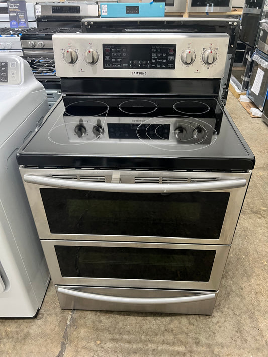 Samsung Flex Duo 30-in Glass Top 5 Burners 2.6-cu ft / 3.2-cu ft Self-cleaning Convection Oven Freestanding Double Oven Electric Range
