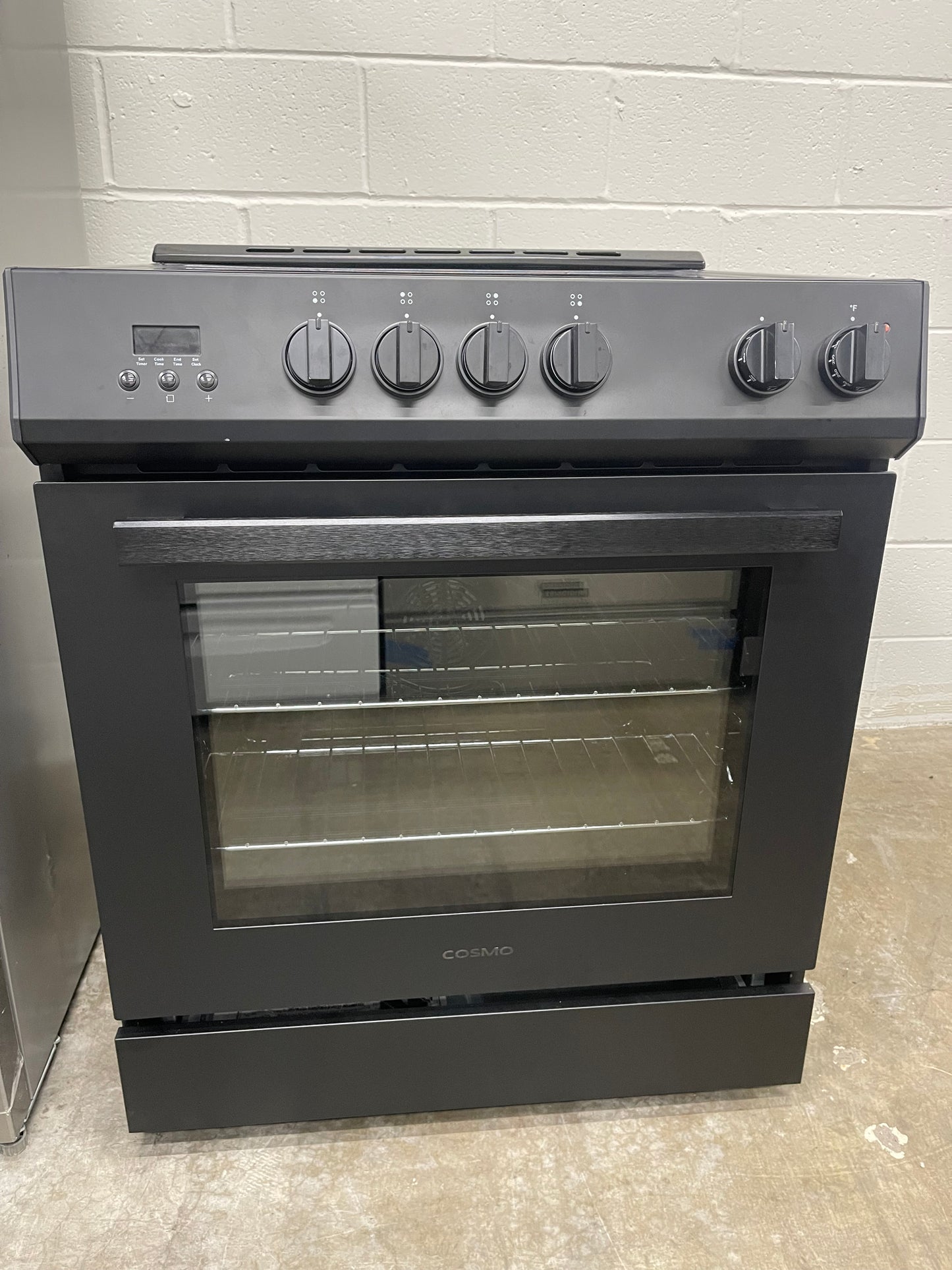 Cosmo 30-in Glass Top 4 burners 5-cu ft Convection Oven Slide-In Electric Range ( Black )
Model #COS-ERD304K-BK