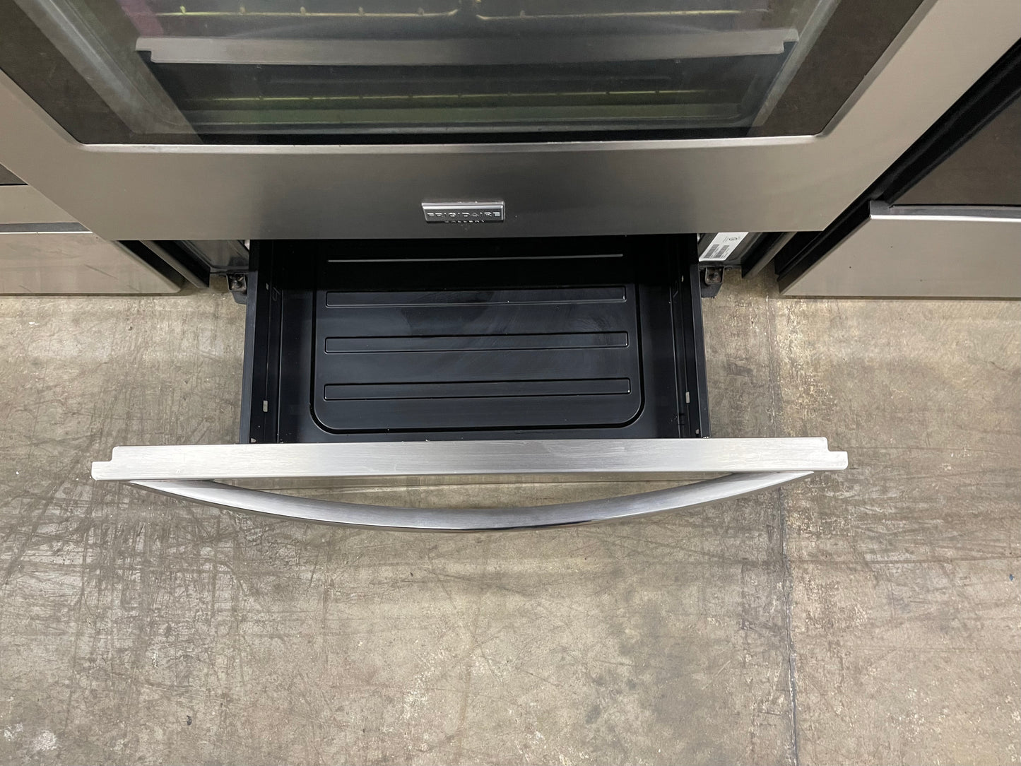 Frigidaire LGEF3043KF Gallery 30-in Glass Top 5 Elements 5.8-cu ft Self-Cleaning Freestanding Electric Range (Smudge-proof Stainless Steel)