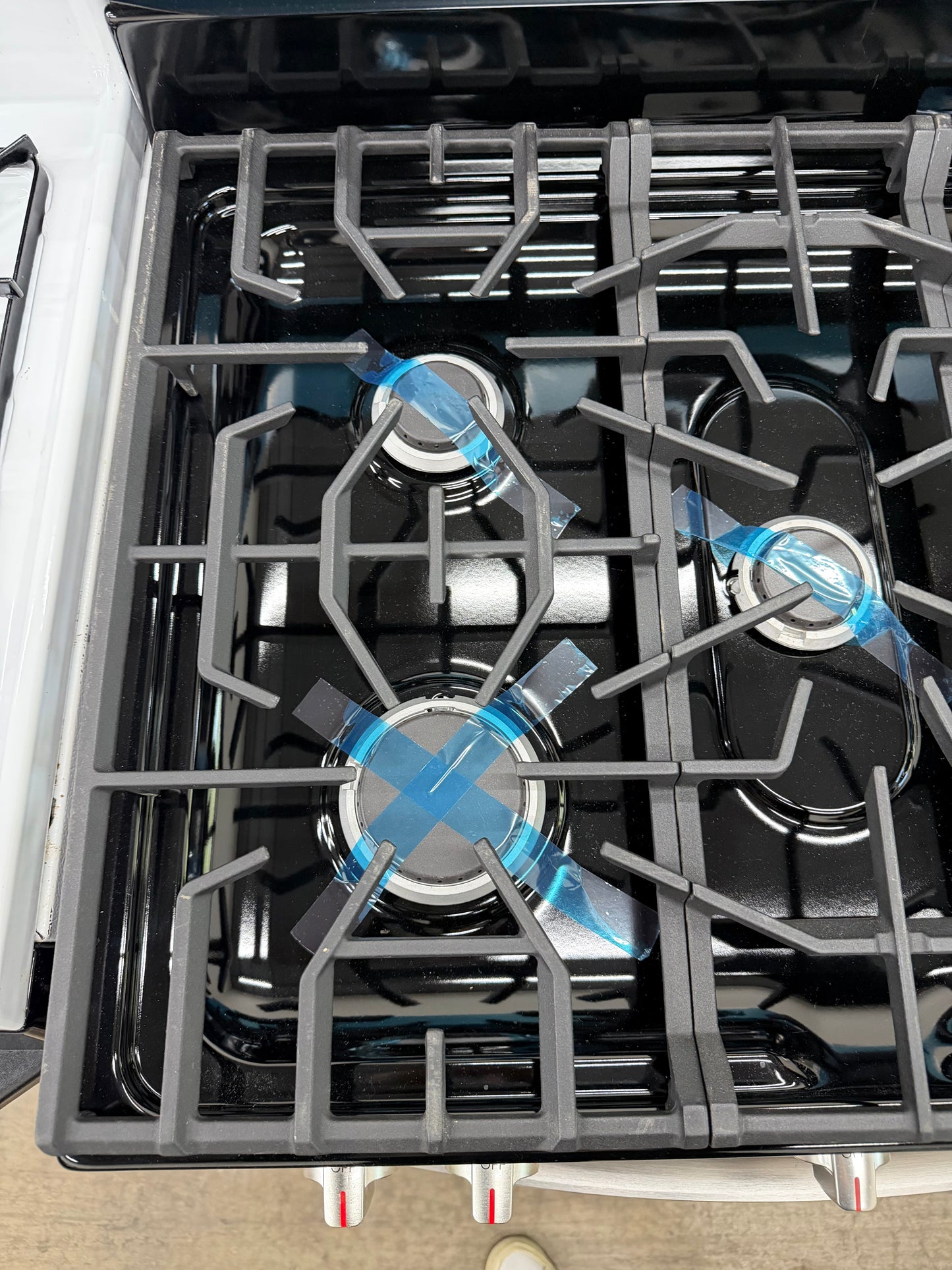 Frigidaire 30-in 5 Burners 5.1-cu ft Freestanding Gas Range in Stainless Steel-Model #FCRG3052BS