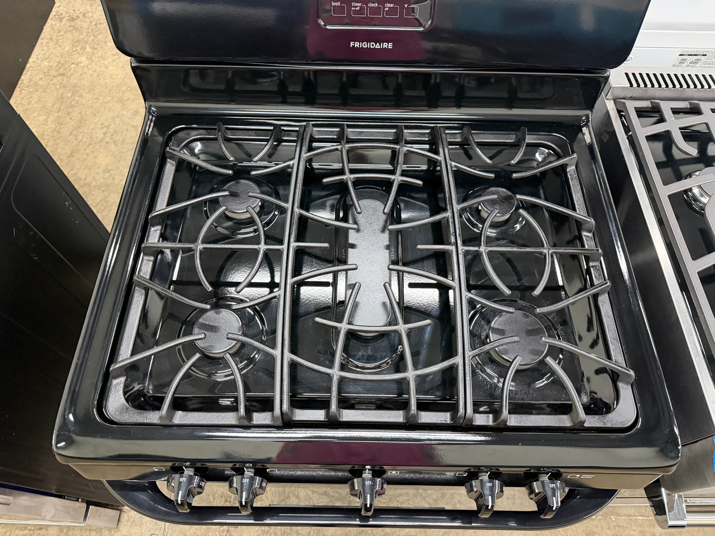 Frigidaire 30” Freestanding Gas Range – Model FFGF3019LBC