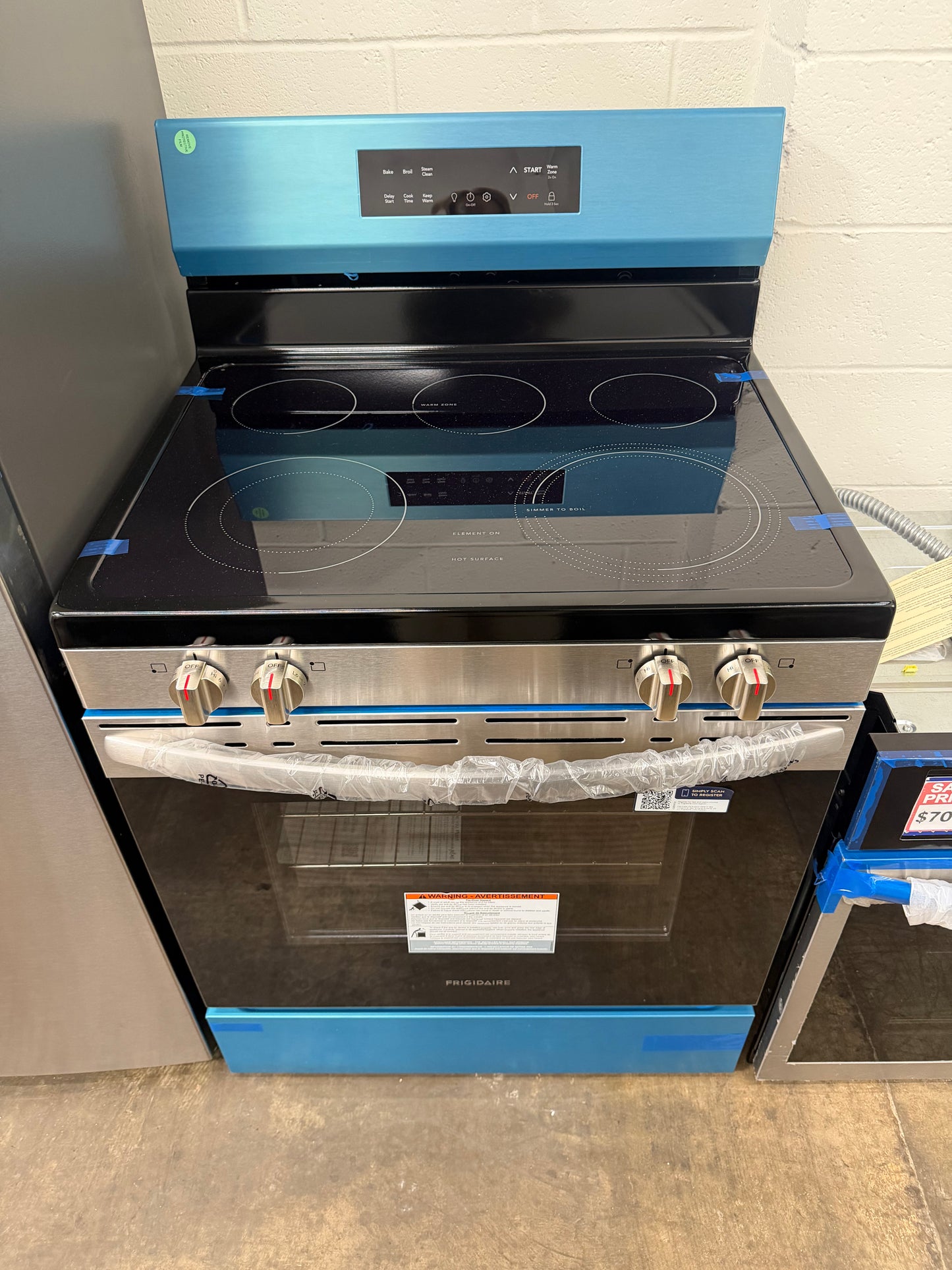 Frigidaire FCRE3062AS
30 Inch Freestanding Electric Range with 5 Elements, 5.3 cu. ft. Capacity