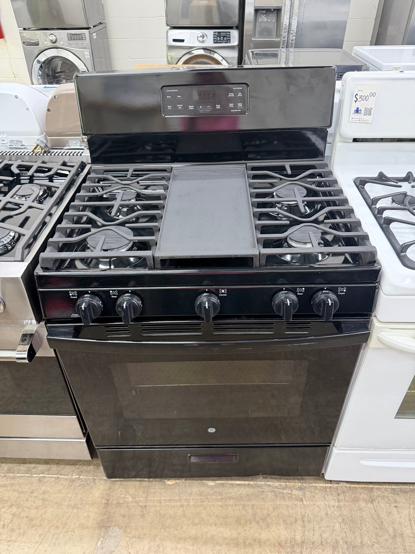 GE 30” Freestanding Gas Range – Model JGBS66DEK4BB