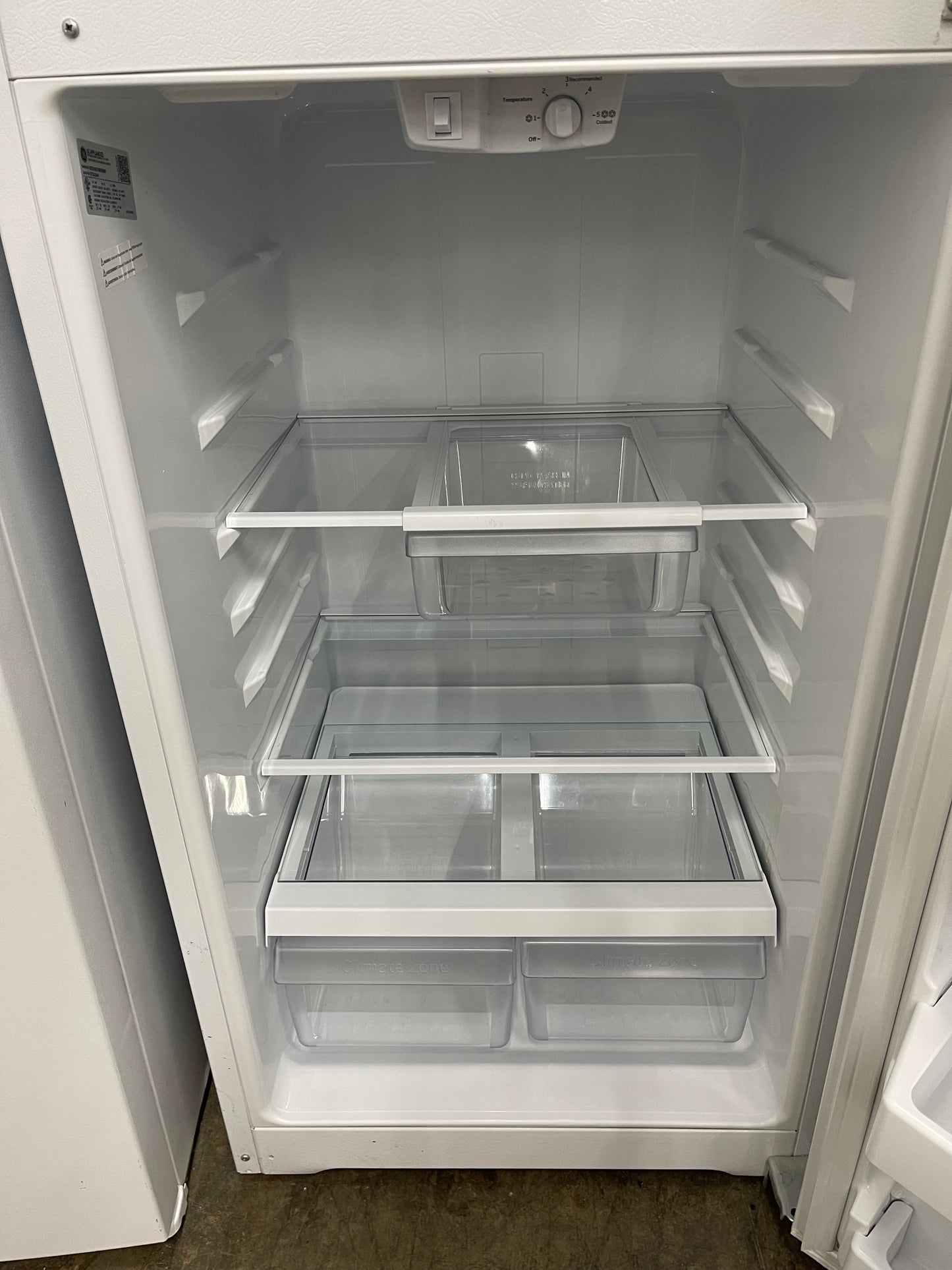 GE  GTS18GTNRWW
28 Inch Top Freezer Refrigerator with 17.5 Cu. Ft. Total Capacity, Adjustable Edge to Edge Glass Shelves, Sliding Deli Drawer, LED Lighting, Spillproof Freezer Floor, Gallon Door Storage, and Sabbath Mode: White