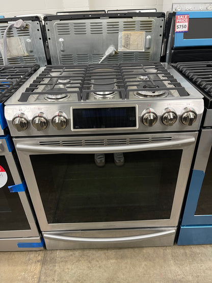 Samsung  NX58H9500WS
30 Inch Slide-In Gas Range with 5.8 cu. ft. True Convection Oven, Reversible Griddle, Self-Clean, Temperature Probe, Guiding Light Controls, 5 Sealed Burners, 18,000 BTU Center Burner, and Warming Drawer: Stainless Steel
