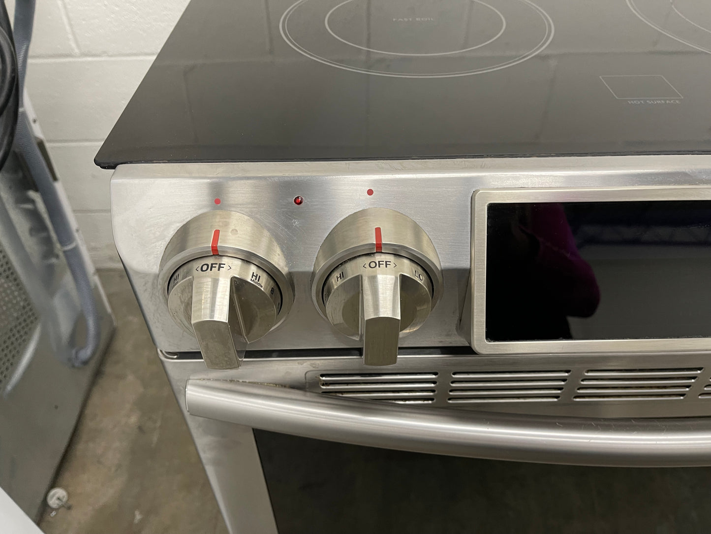 Samsung  NE58F9500SS
30 Inch Slide-In Electric Range with 5 Radiant Elements, 5.8 cu. ft. Oven Capacity, Dual Convection Cooking, Self Clean with Steam and Temperature Probe