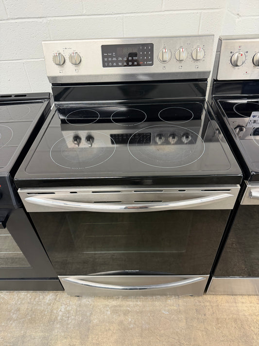 GCRE3060AF
Frigidaire Gallery 30'' Freestanding Electric Range with Air Fry