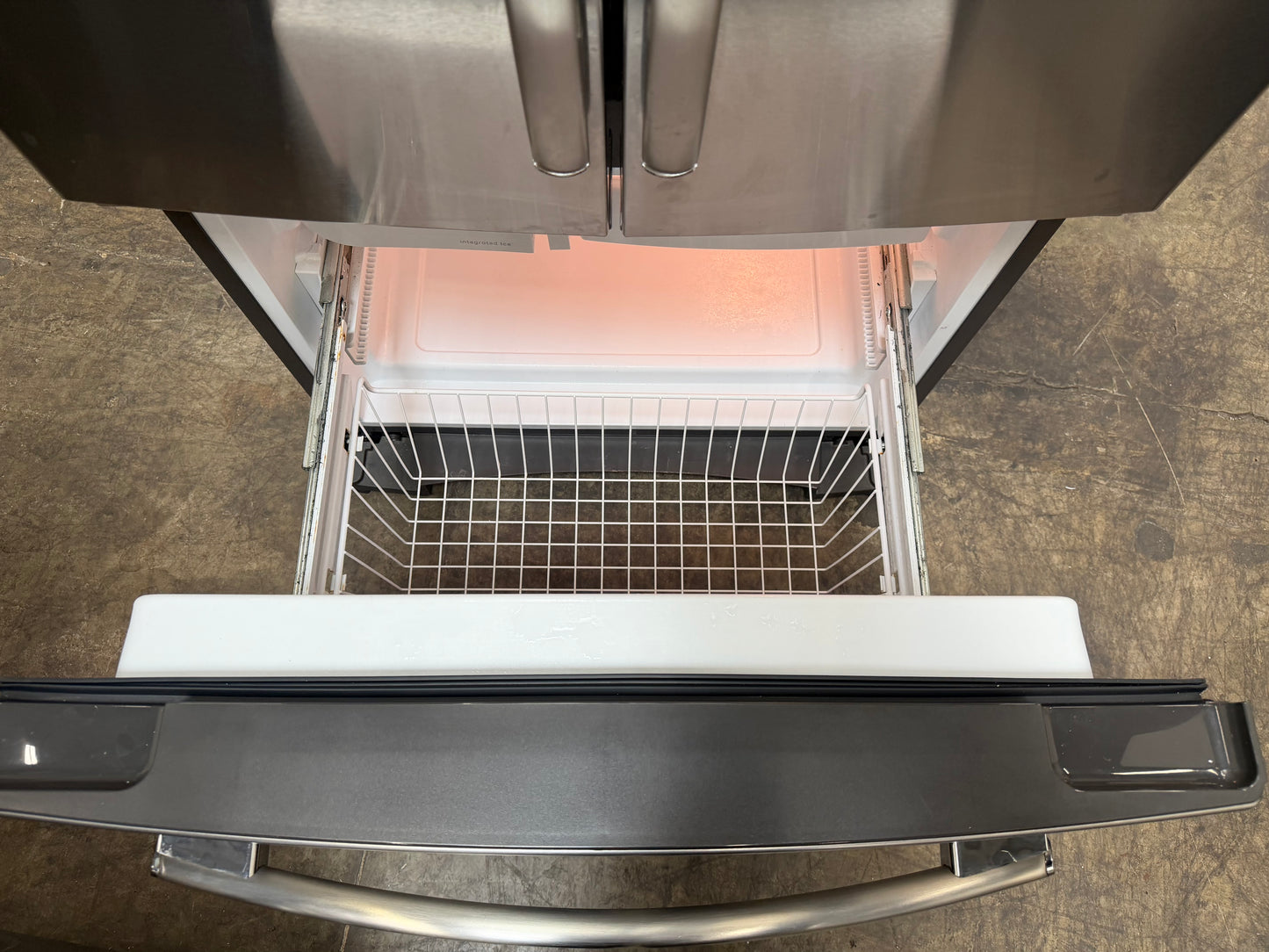 GE 33in  French Door Refrigerator Model: GNS22ESEBFSS
