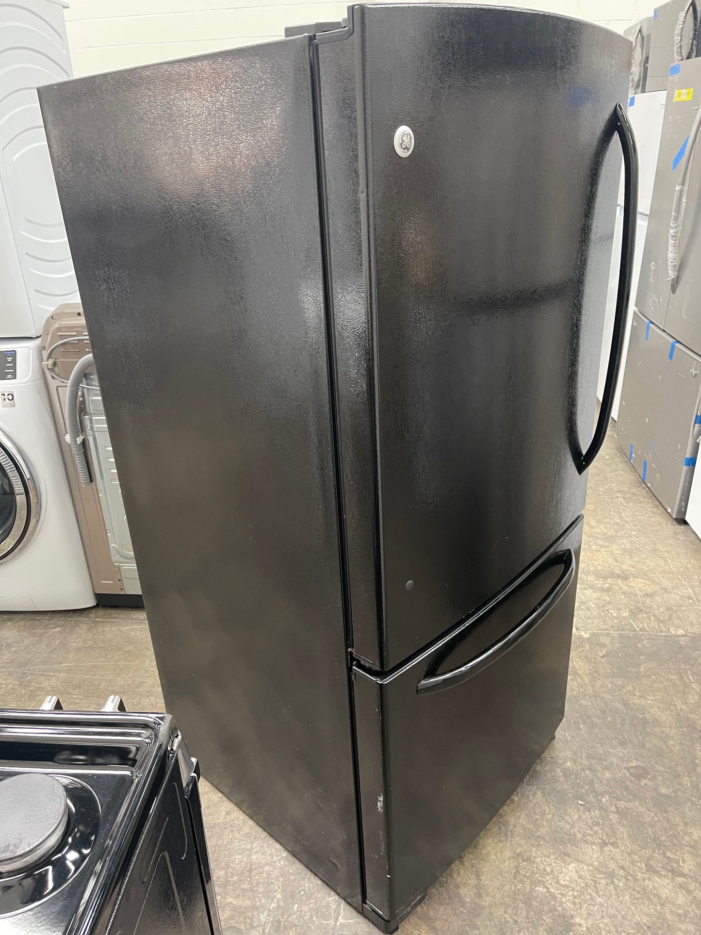 GE  GDSC0KCXBB
20.2 cu. ft. Bottom-Freezer Refrigerator with 4 Glass Shelves, Gallon Door Storage, Snack Drawer and Illuminated Upfront Temperature Controls: Black