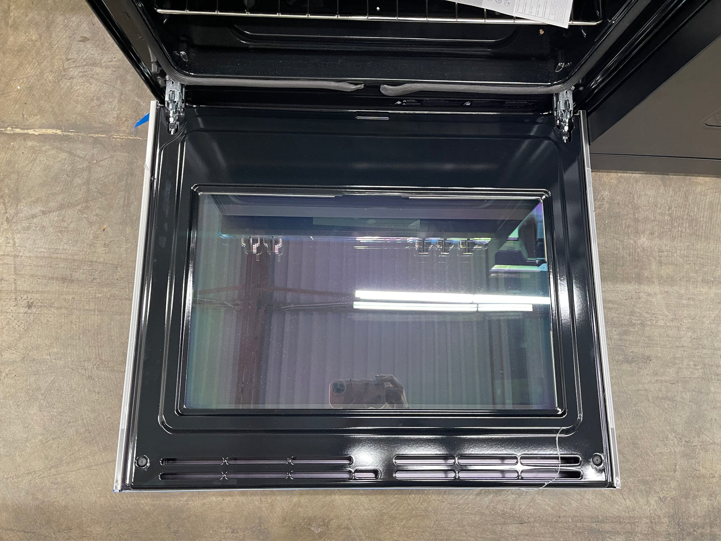 Frigidaire Gallery Series  GCFG3060BF
30 Inch Freestanding Gas Range with 5 Sealed Burners, 6.0 cu.ft. Oven Capacity, Air Fry, Total Convection, No Preheat, Touch Screen Controls, Temperature Probe, Steam Bake, Backlit LED Knobs, Sabbath Mode, and ADA Com