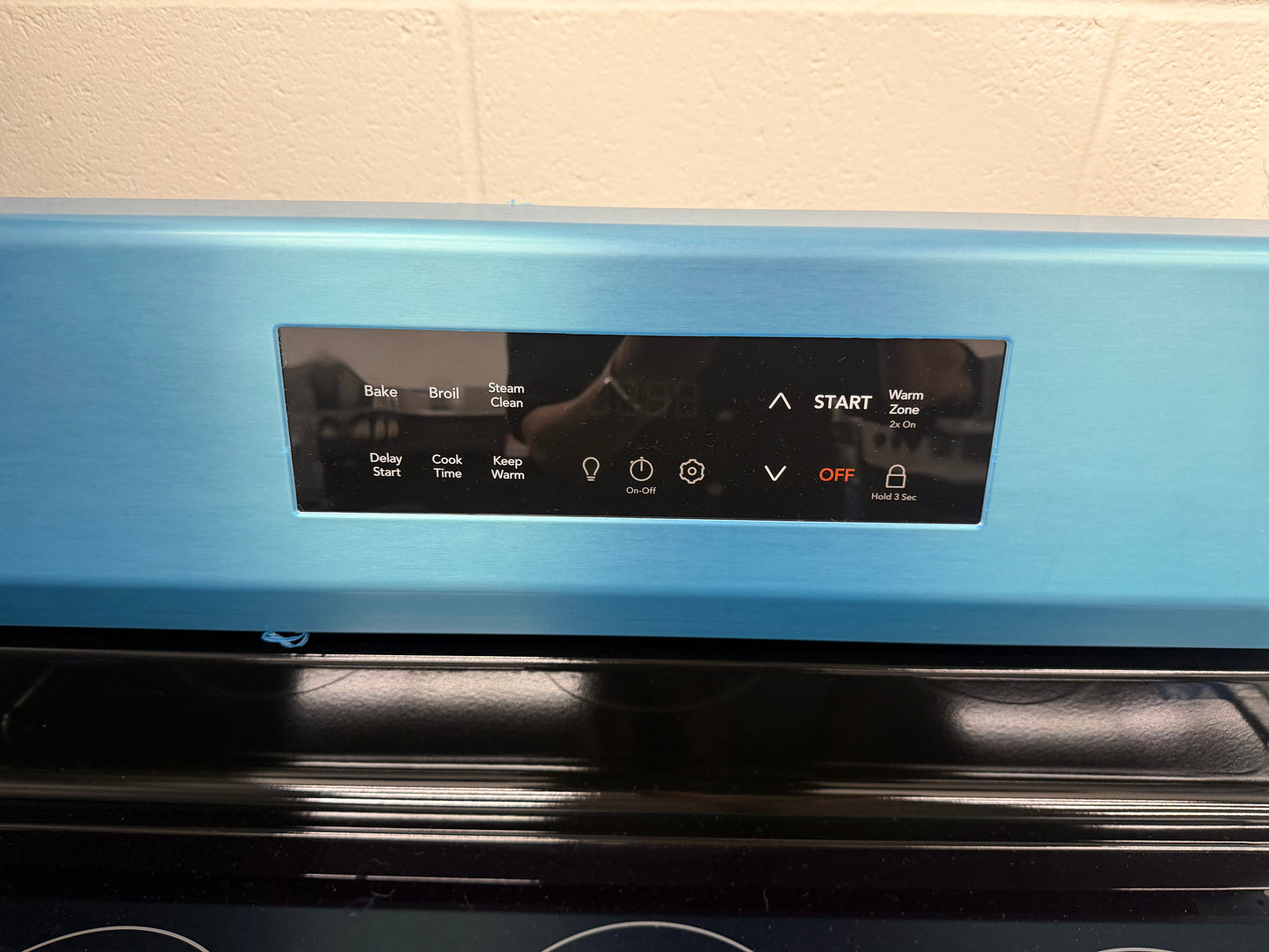 Frigidaire FCRE3062AS
30 Inch Freestanding Electric Range with 5 Elements, 5.3 cu. ft. Capacity