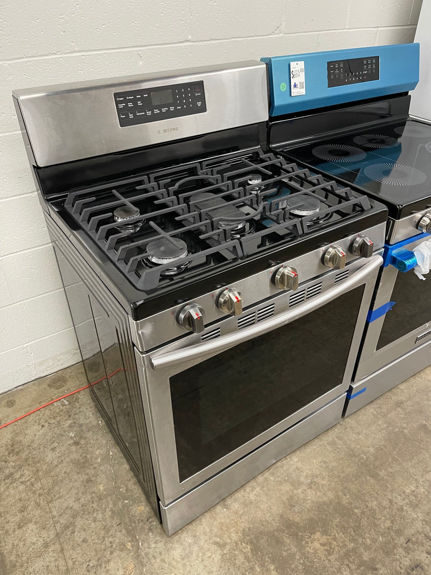 Samsung 30-in 5 Burners 5.8 cu. ft. Freestanding Gas Range with Convection Oven in Stainless Steel-Model #NX58H5600SS