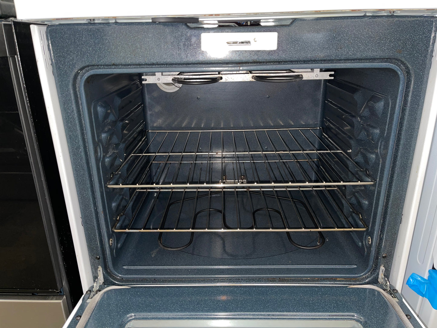 GE 30" Free-Standing Electric Range

Model #:JBP80W0H2WW