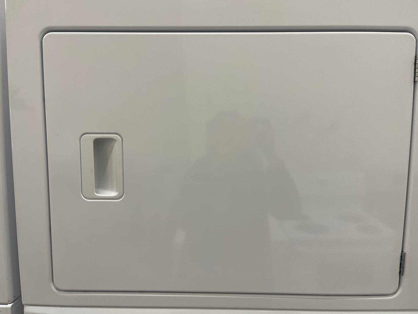 Frigidaire  FLCE7522AW
27 Inch Electric Laundry Center with 3.9 Cu. Ft. Washer Capacity, 10 Wash Cycles, 5.6 cu. ft. Dryer Capacity, 6 Dry Cycles, MaxFill Option, 4 Timed Dryer Cycles, and End-of-Cycle Signal