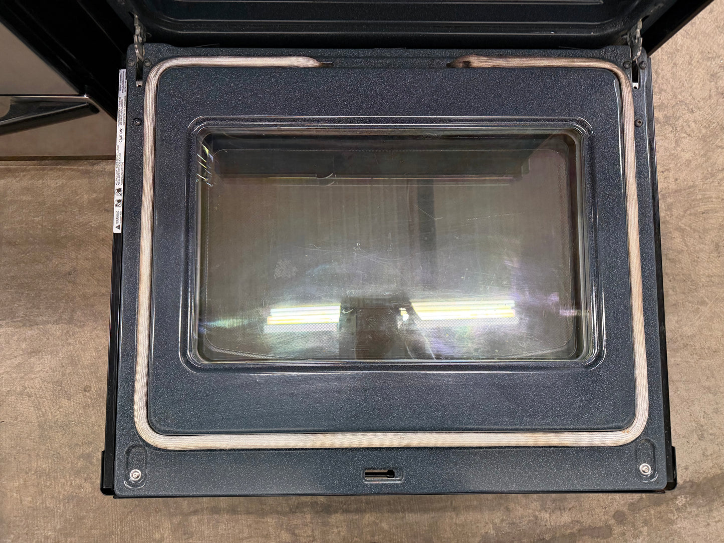 GE CleanDesign  JB640MPBS
30 Inch Electric Range with 4 Radiant Elements, 5.3 cu. ft. Self-Clean Oven, Dual Element Bake, Sabbath Mode, Storage Drawer and QuickSet III Controls: CleanSteel