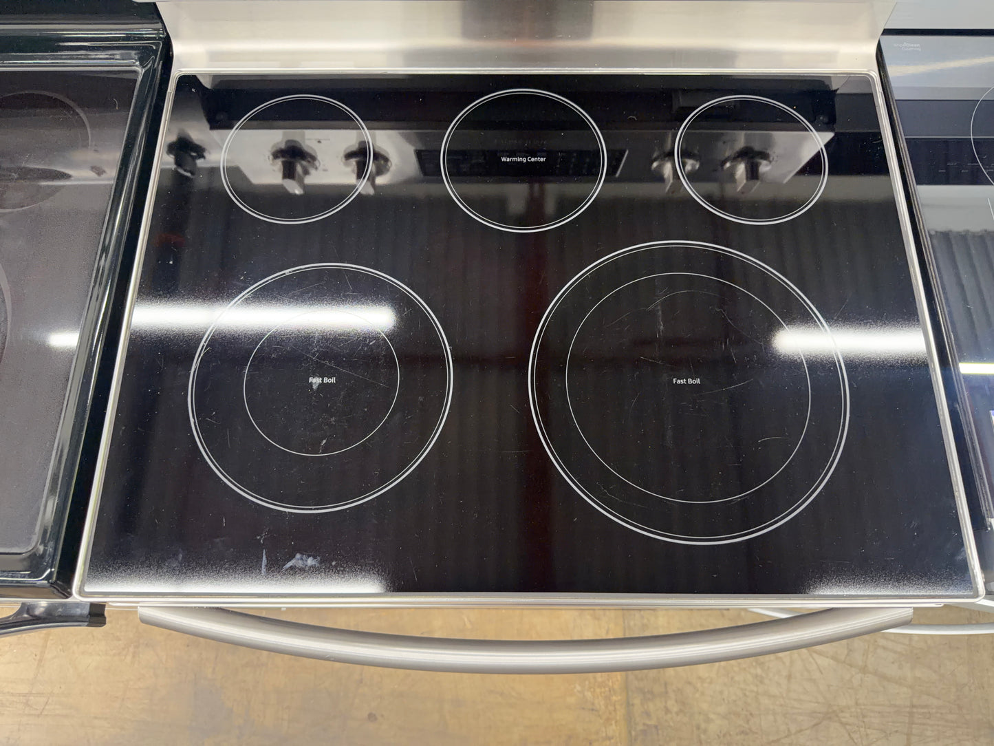 Samsung NE59M4320SS/AA – 5.9 Cu. Ft. Freestanding Electric Range with Convection