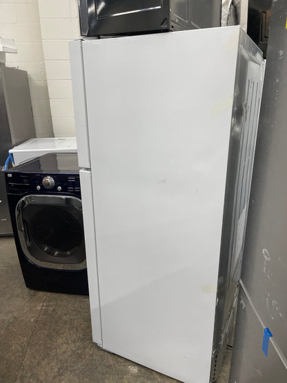 Frigidaire  FFTR1814WW
30 Inch Top Freezer Refrigerator with 18.3 Cu. Ft. Total Capacity, EvenTemp Cooling, Adjustable Shelves, Humidity-Controlled Crispers, Gallon Door Bins, LED Lighting, Ice Maker Ready, and ADA Compliant: White