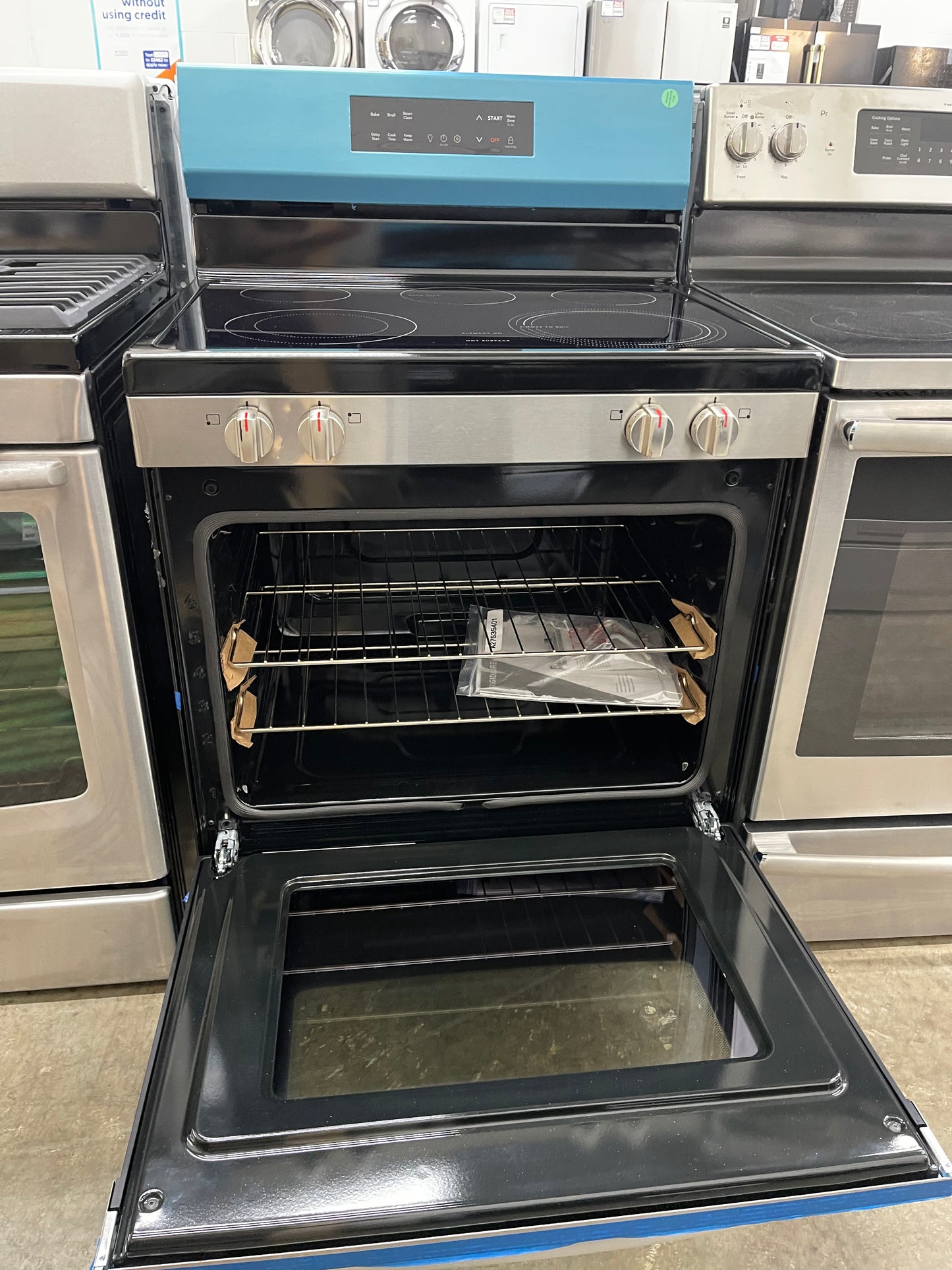 Frigidaire  FCRE3062AS
30 Inch Freestanding Electric Range with 5 Elements, 5.3 cu. ft. Capacity