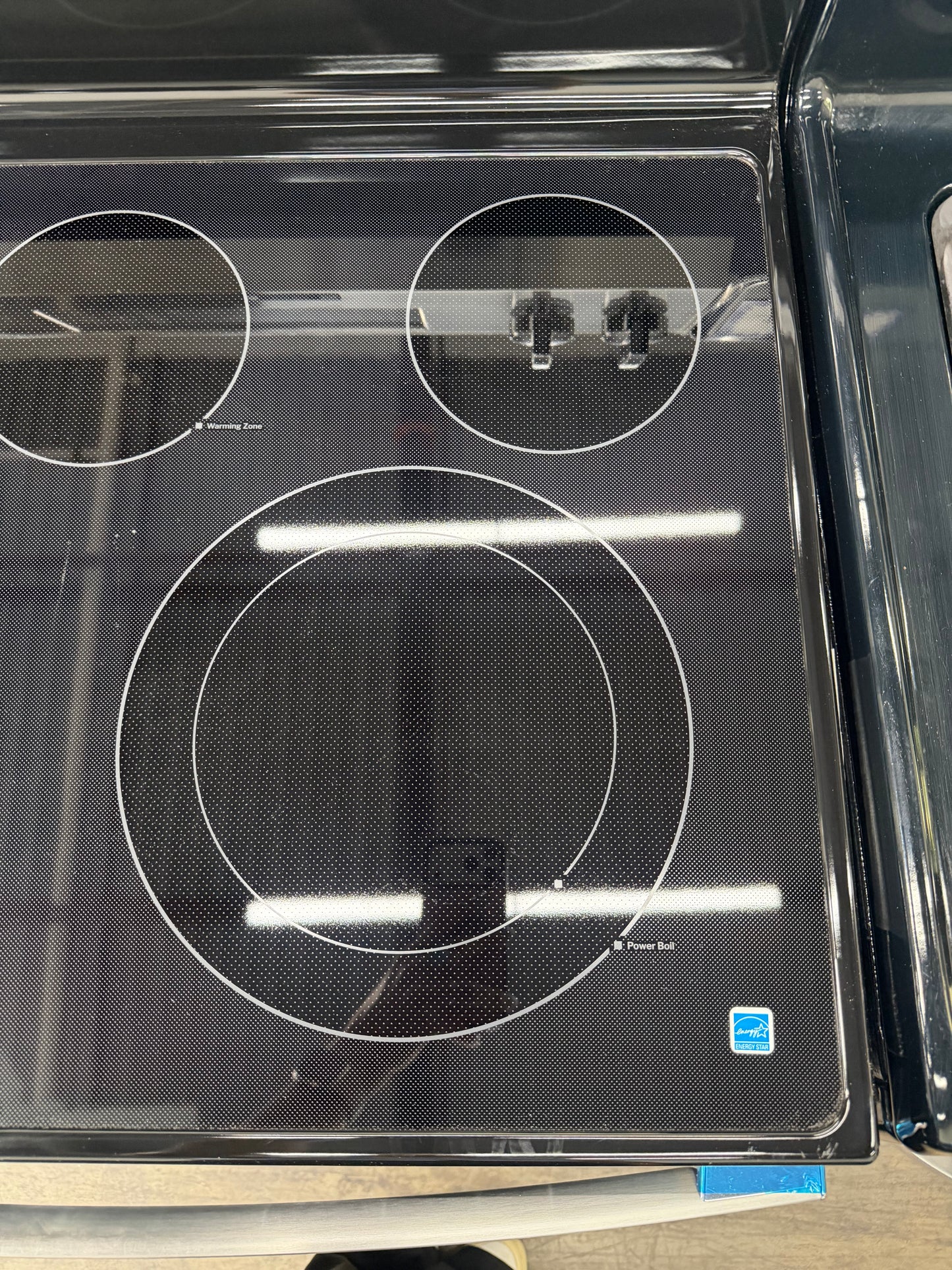 GE 600 Series  GRF600AVSS
30 Inch Freestanding Gas Range