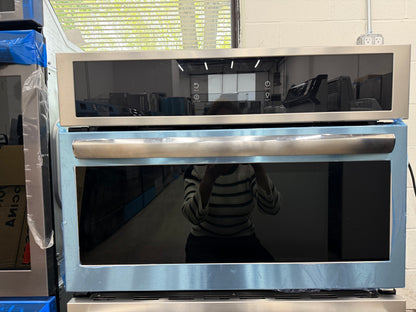 Frigidaire  GCWS2767AF
27 Inch Single Electric Wall Oven with Air Fry, 3.8 Cu.Ft. Capacity, Total Convection, Self Clean, Touch Screen Control Panel, No Pre Heat, Steam Bake, Temperature Probe, Glide Rack, Air Sous Vide, Control Lock, Sabbath Mode