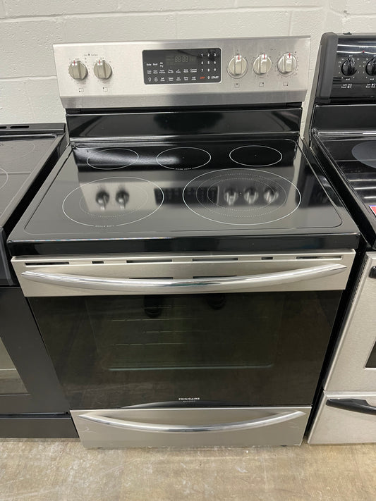 GCRE3060AF
Frigidaire Gallery 30'' Freestanding Electric Range with Air Fry
