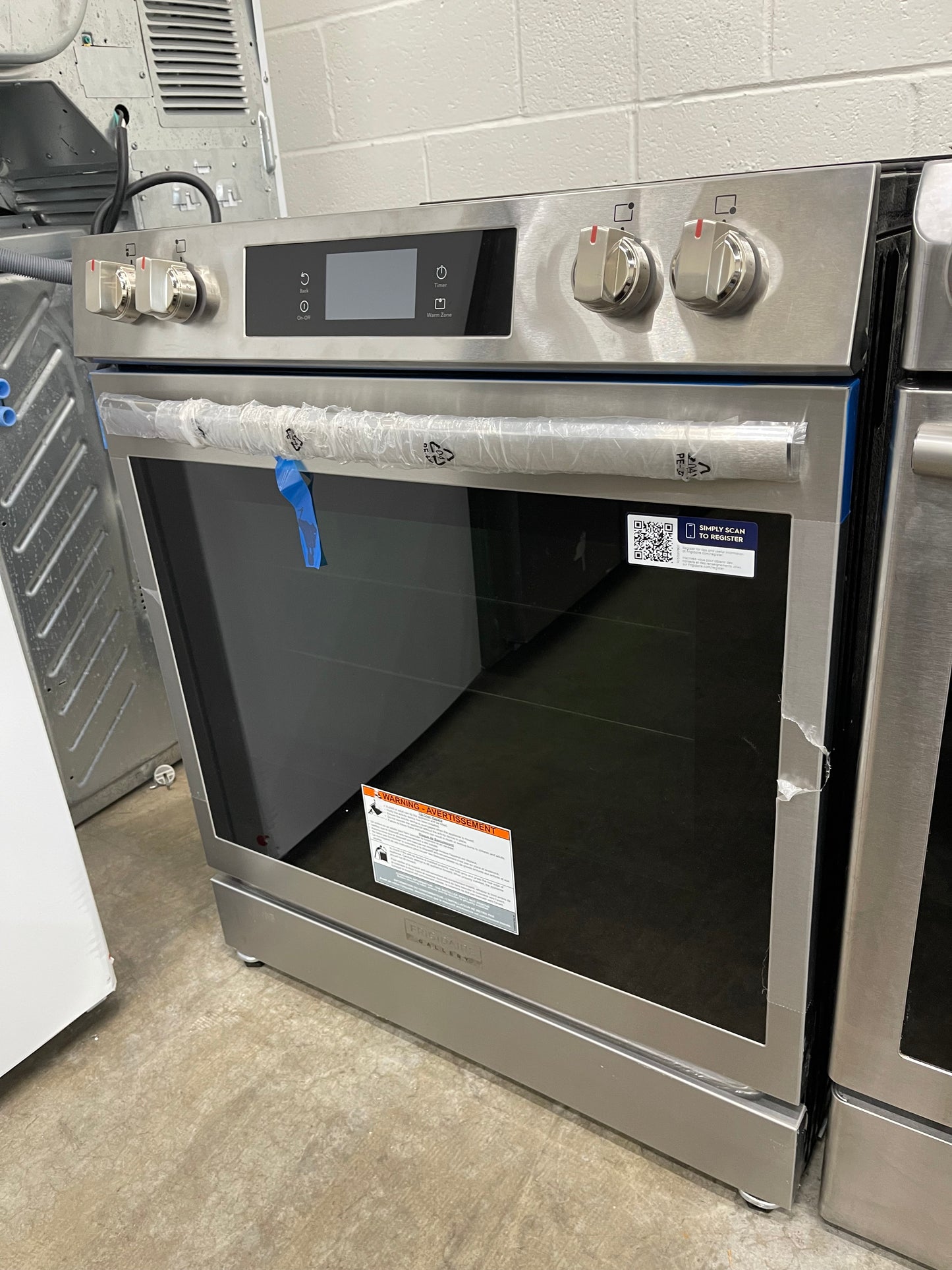 Frigidaire Gallery Series  GCFE3060BF
30 Inch Freestanding Electric Range with 5 Elements, 6.2 cu. ft. Total Convection Oven, Bridge Element, Steam+Self Clean, Storage Drawer, ADA Compliant, and Star-K: Stainless Steel
