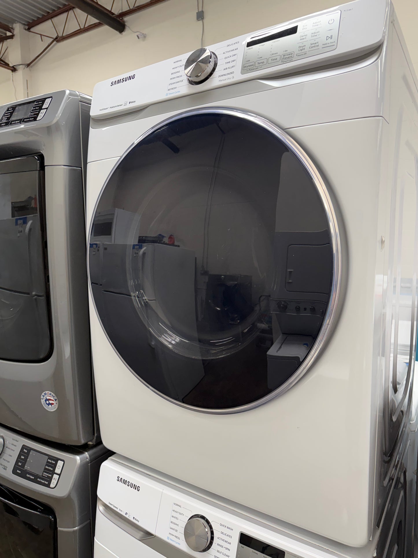 Samsung  WF45R6300AW
27 Inch Front Load Smart Washer with 4.5 Cu. Ft. And Samsung  DVE45R6300W
27 Inch Electric Smart Dryer with 7.5 cu. ft.