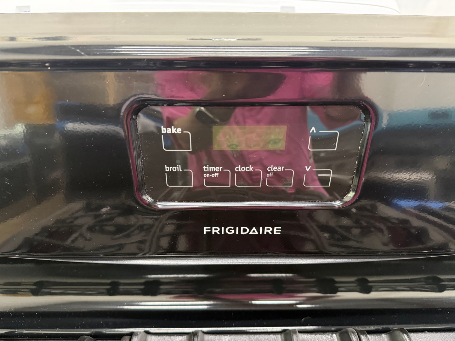 Frigidaire 30” Freestanding Gas Range – Model FFGF3019LBC