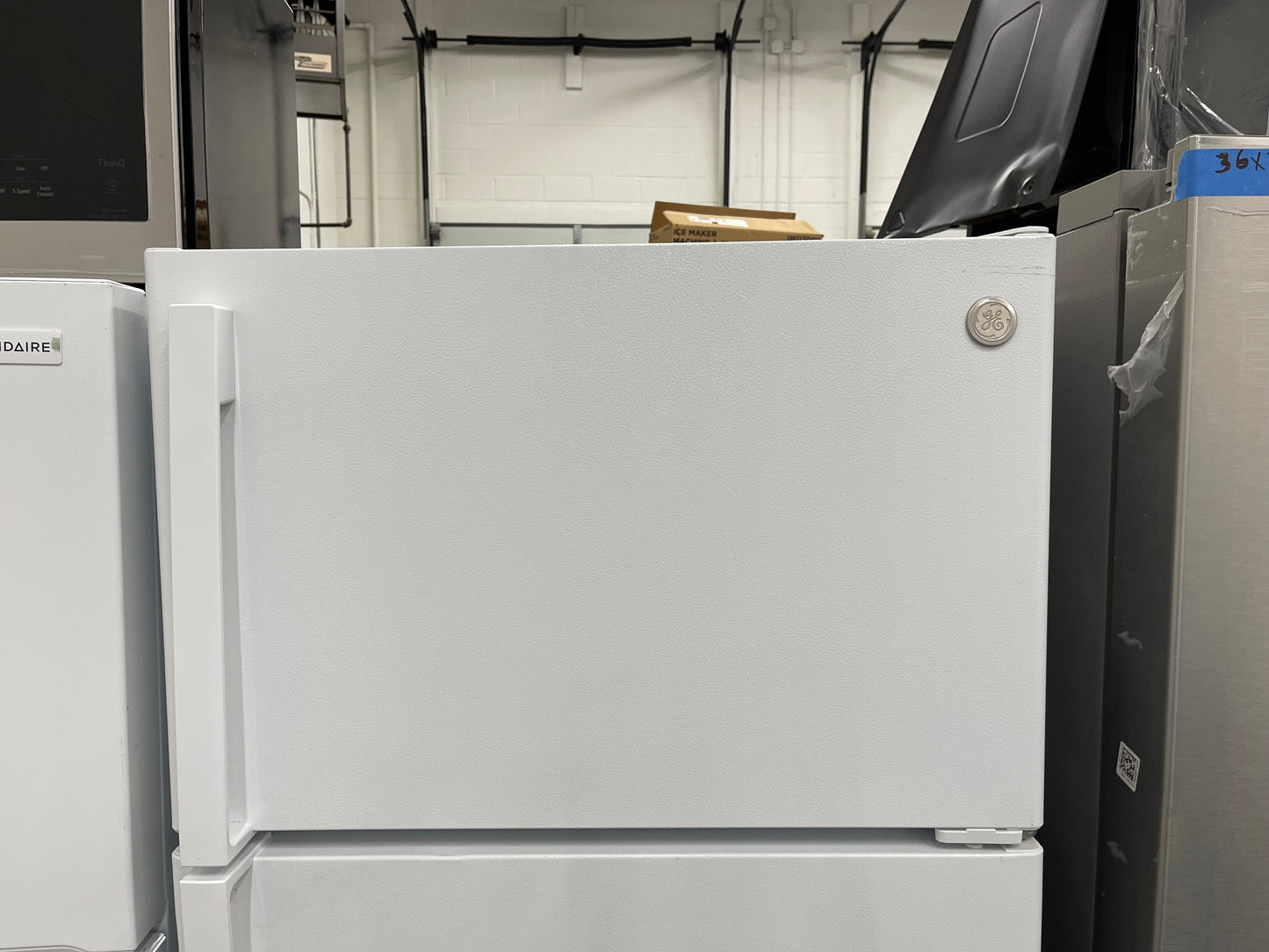 GE  GTS18GTNRWW
28 Inch Top Freezer Refrigerator with 17.5 Cu. Ft. Total Capacity, Adjustable Edge to Edge Glass Shelves, Sliding Deli Drawer, LED Lighting, Spillproof Freezer Floor, Gallon Door Storage, and Sabbath Mode: White