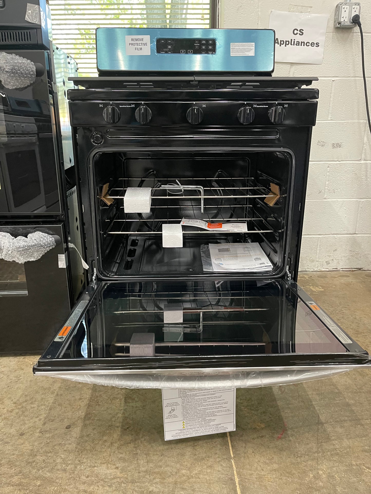 Whirlpool  WFG505M0MS
30 Inch Freestanding Gas Range with 5 Sealed Burners, 5.1 cu. ft. Capacity, SpeedHeat Burners, Frozen Bake™, Keep Warm, Broiler Drawer, and Star-K: Stainless Steel